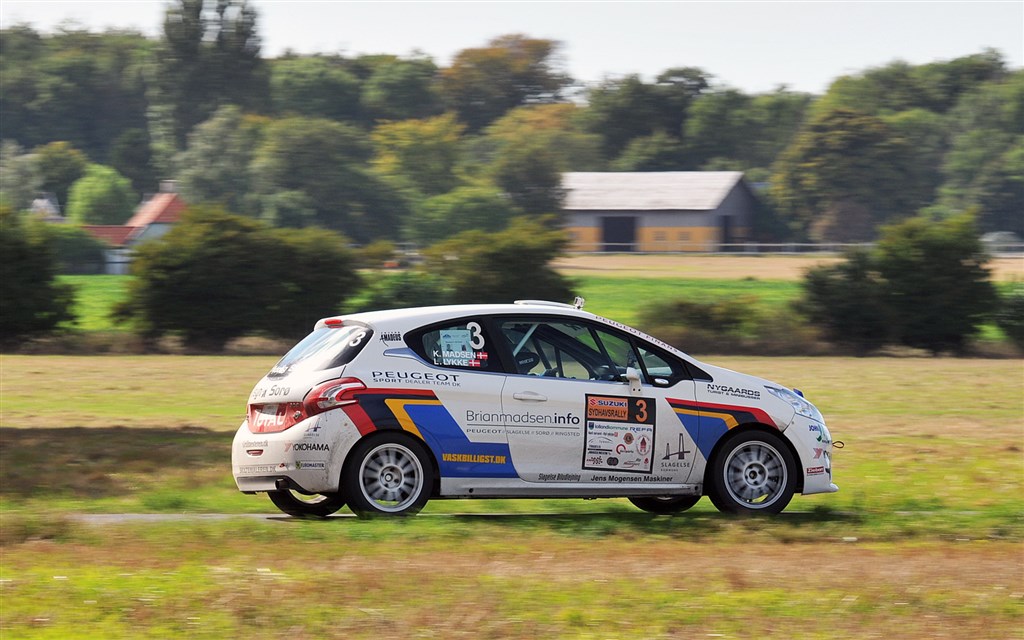 Kim Madsen og Line Lykke Jensen får deres anden start i den nye Peugeot 208
(Foto: rallypics.dk)